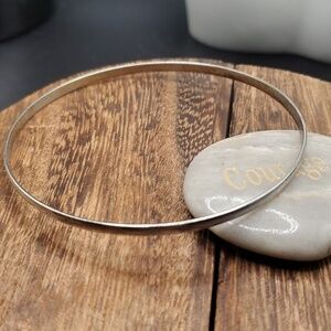 B2823 silver tone saucer bracelet